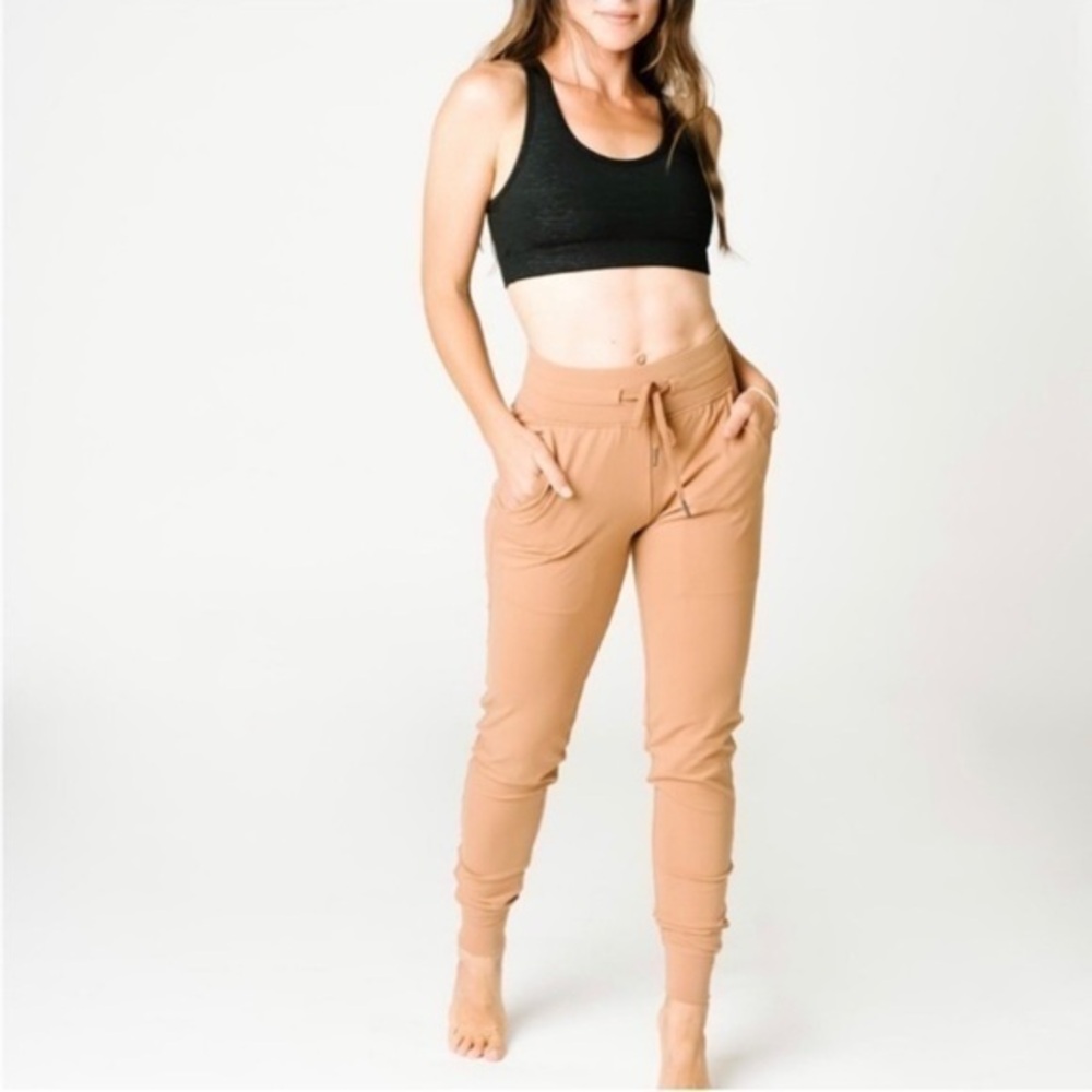 Zyia Camel Ascend Joggers